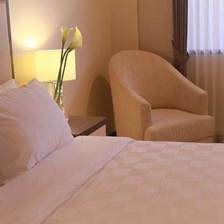 Bella Hotel Sorabaya Extérieur photo