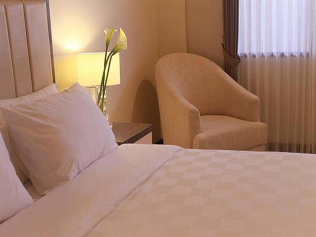 Bella Hotel Sorabaya Extérieur photo
