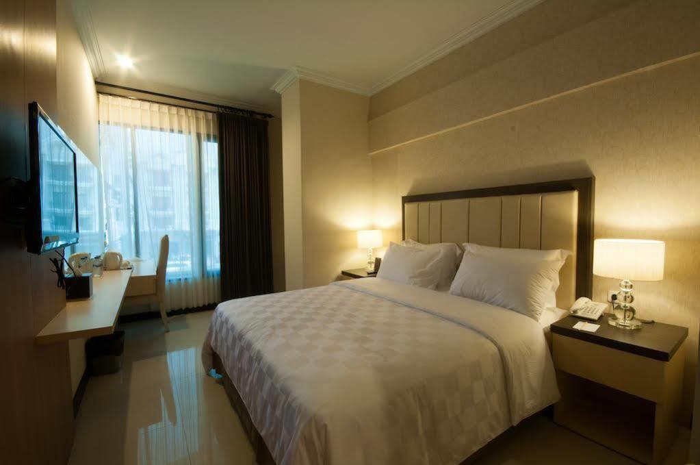 Bella Hotel Sorabaya Extérieur photo